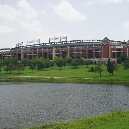 Family Friendly 2Bdrm-Walk To At&T/Cowboys Stadium Arlington Zewnętrze zdjęcie