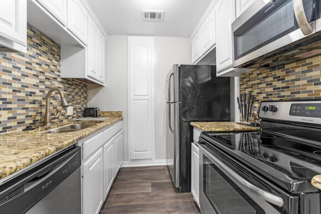 Family Friendly 2Bdrm-Walk To At&T/Cowboys Stadium Arlington Zewnętrze zdjęcie