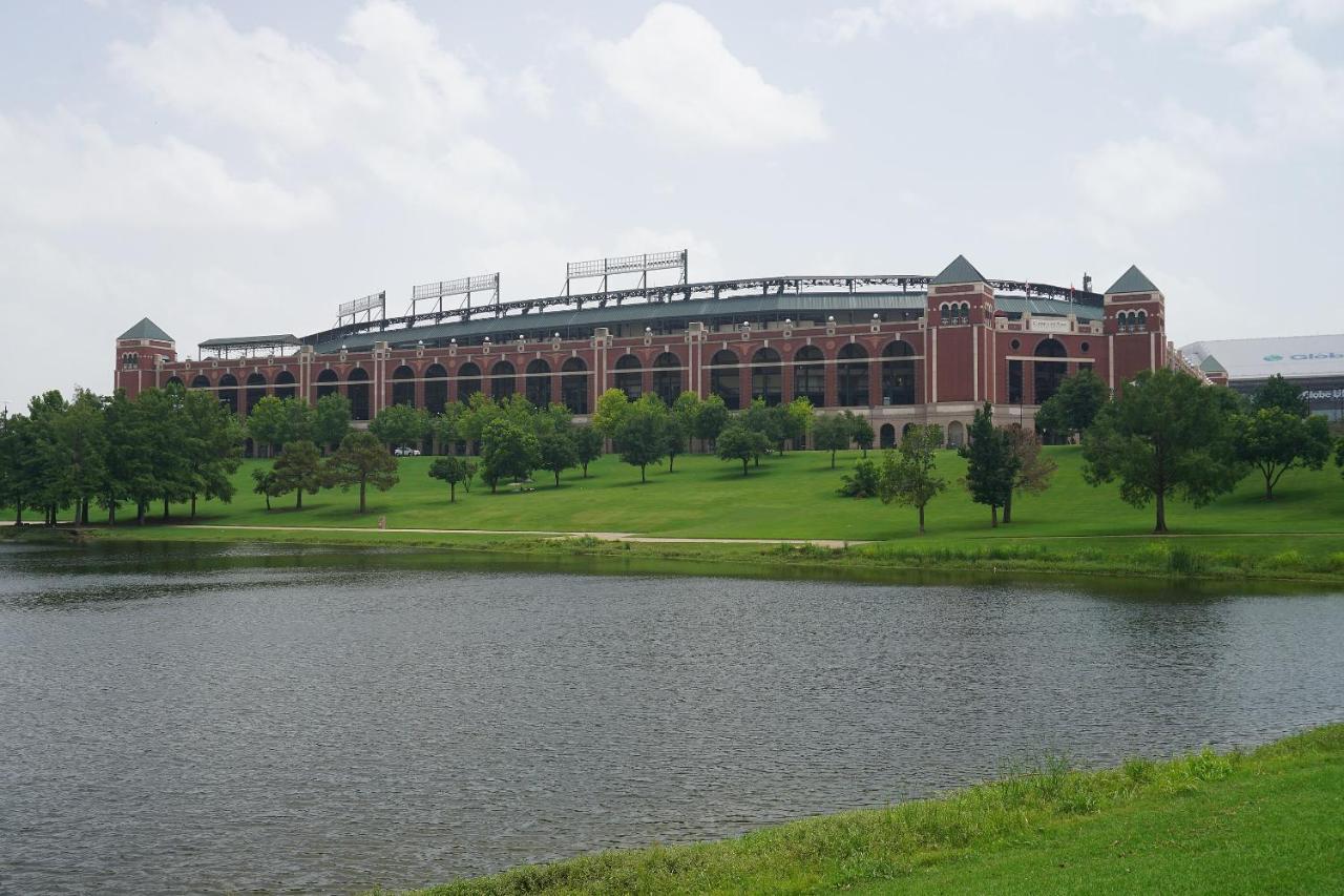 Family Friendly 2Bdrm-Walk To At&T/Cowboys Stadium Arlington Zewnętrze zdjęcie